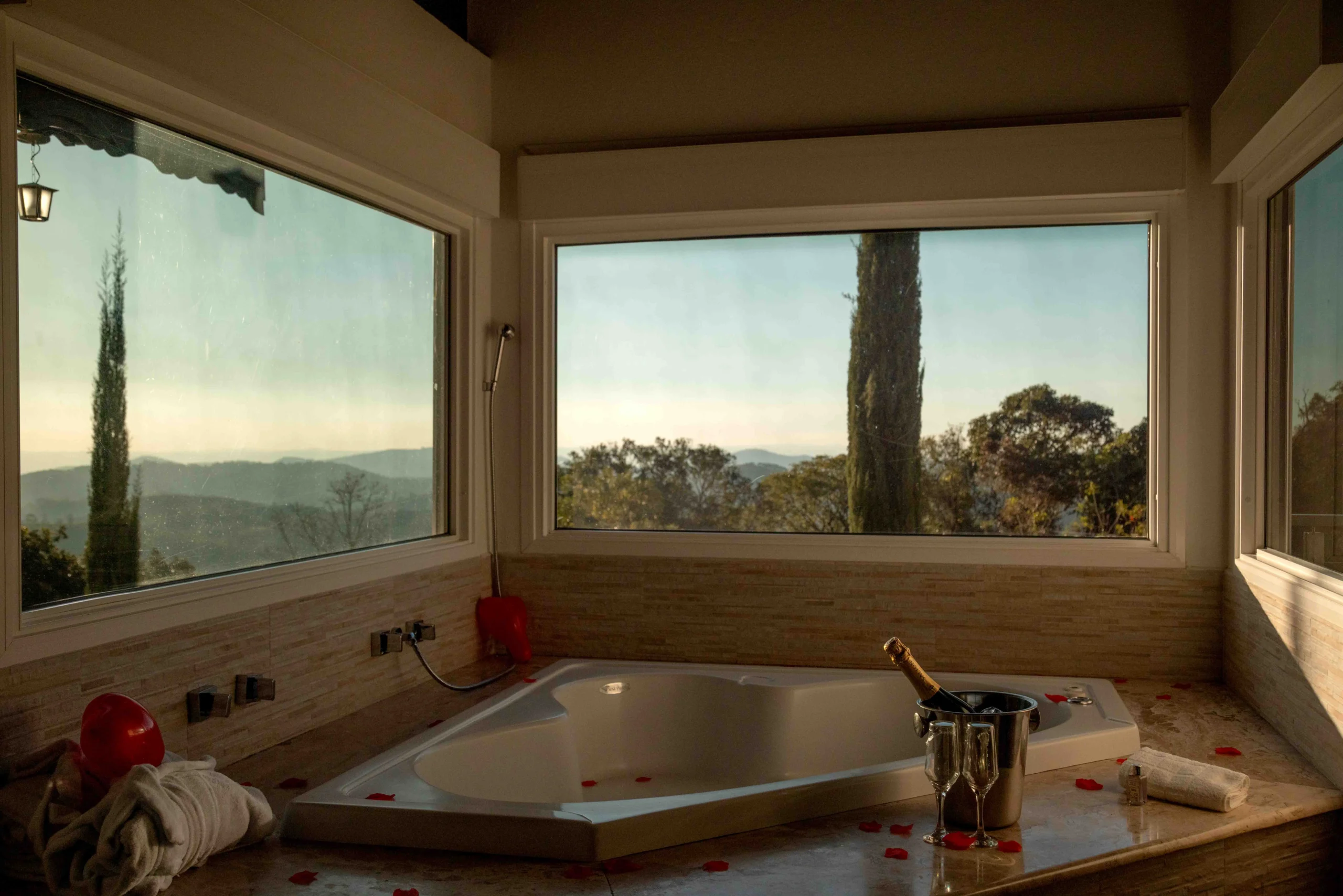 Romance nas alturas marca Páscoa em Monte Verde