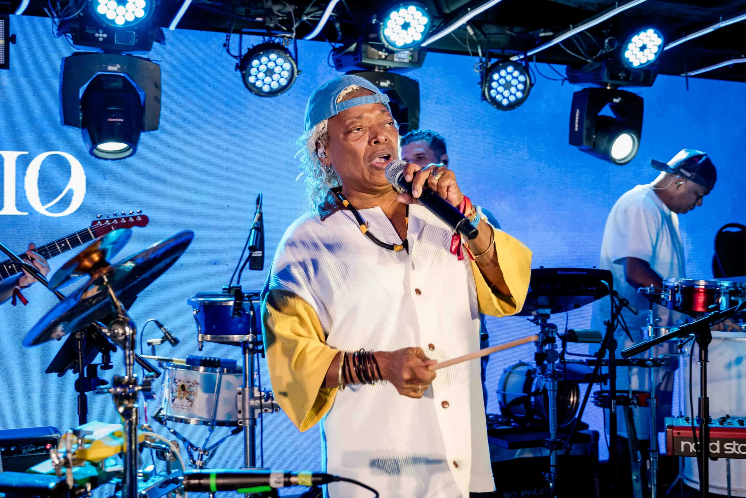 Matt Smith curte Sapucaí ao lado de Sophie Charlotte no Alma Rio 23 Matt Smith curte Sapucaí ao lado de Sophie Charlotte no Alma Rio