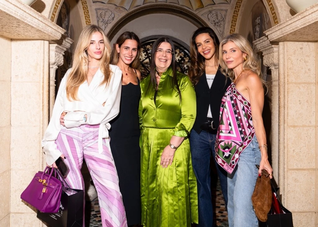 Malu Mesquita lança 'Miami', mostra analógica na ex-mansão Versace