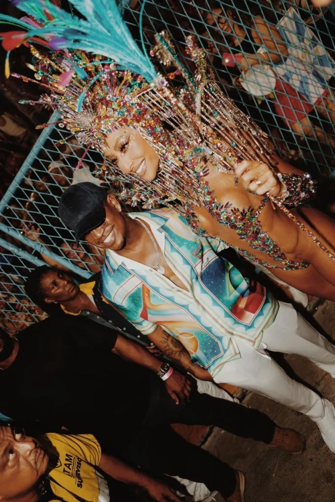 Ne-Yo encontra Sabrina Sato no coração do Carnaval Ne-Yo encontra Sabrina Sato no coração do Carnaval