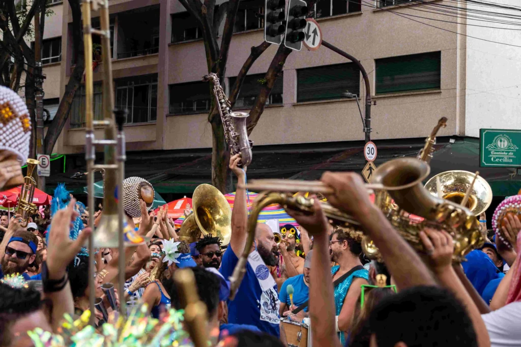 Charanga do França invade SP com 40 mil no Carnaval