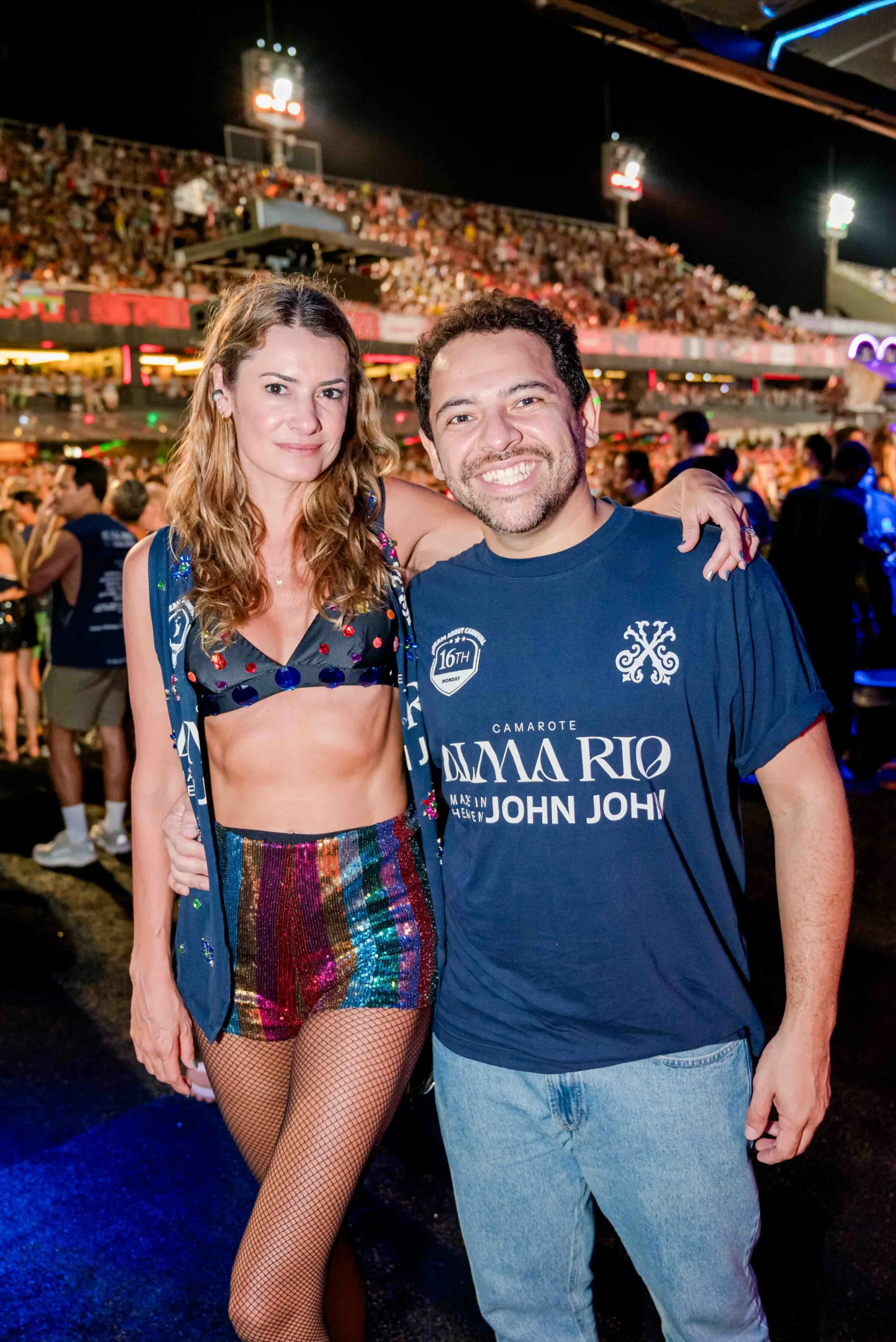 Matt Smith curte Sapucaí ao lado de Sophie Charlotte no Alma Rio 30 Matt Smith curte Sapucaí ao lado de Sophie Charlotte no Alma Rio