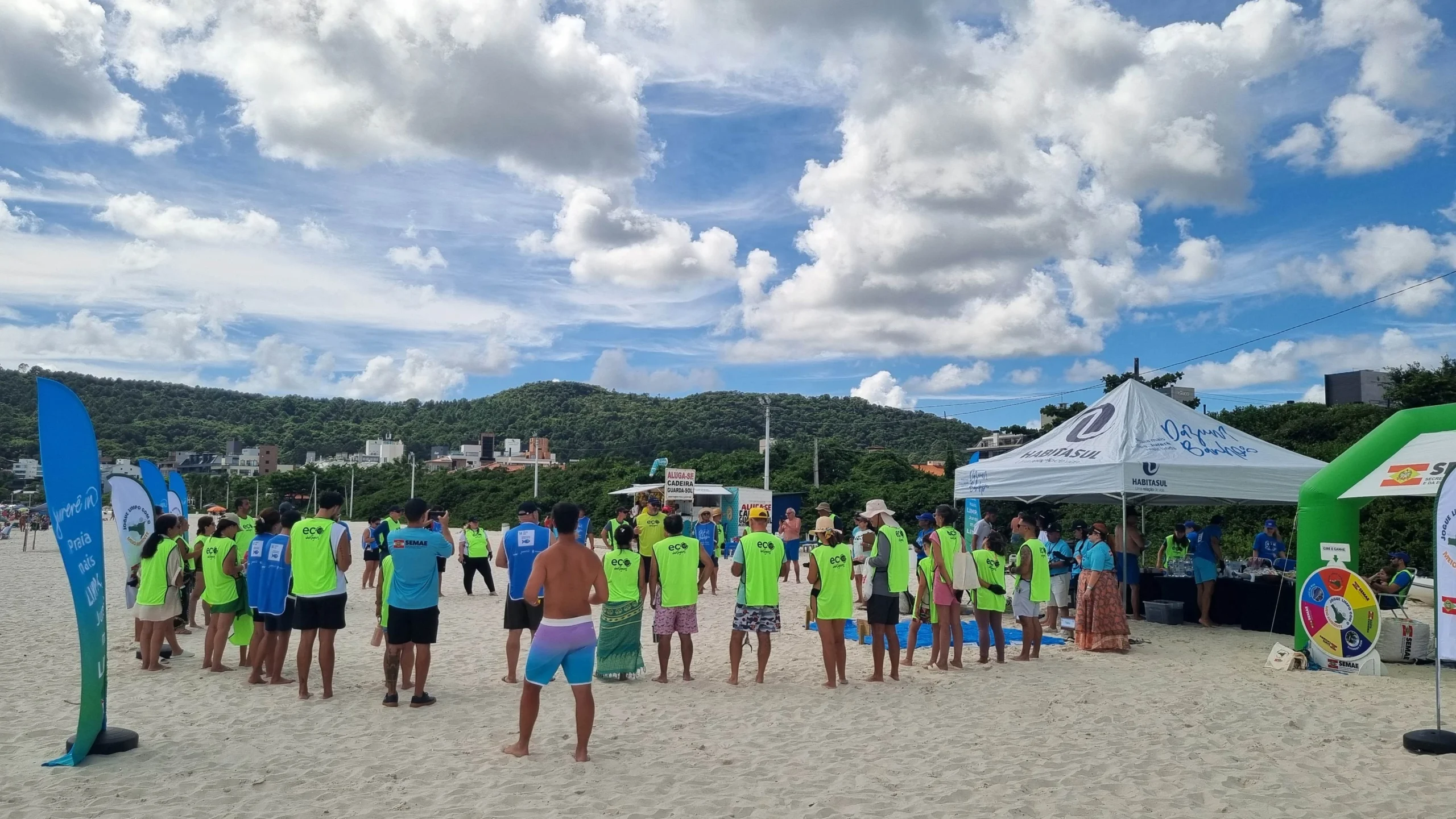 Dazum Banho reúne 100 pessoas em mutirão em Jurerê