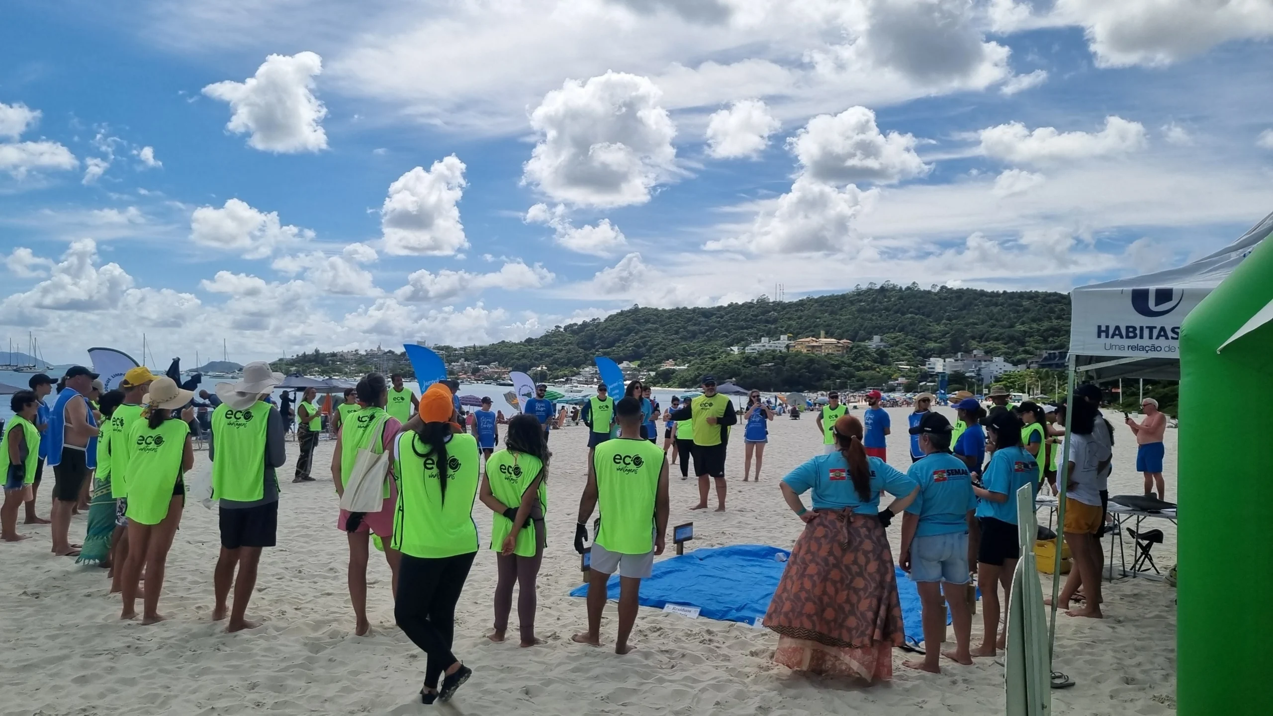 Dazum Banho reúne 100 pessoas em mutirão em Jurerê