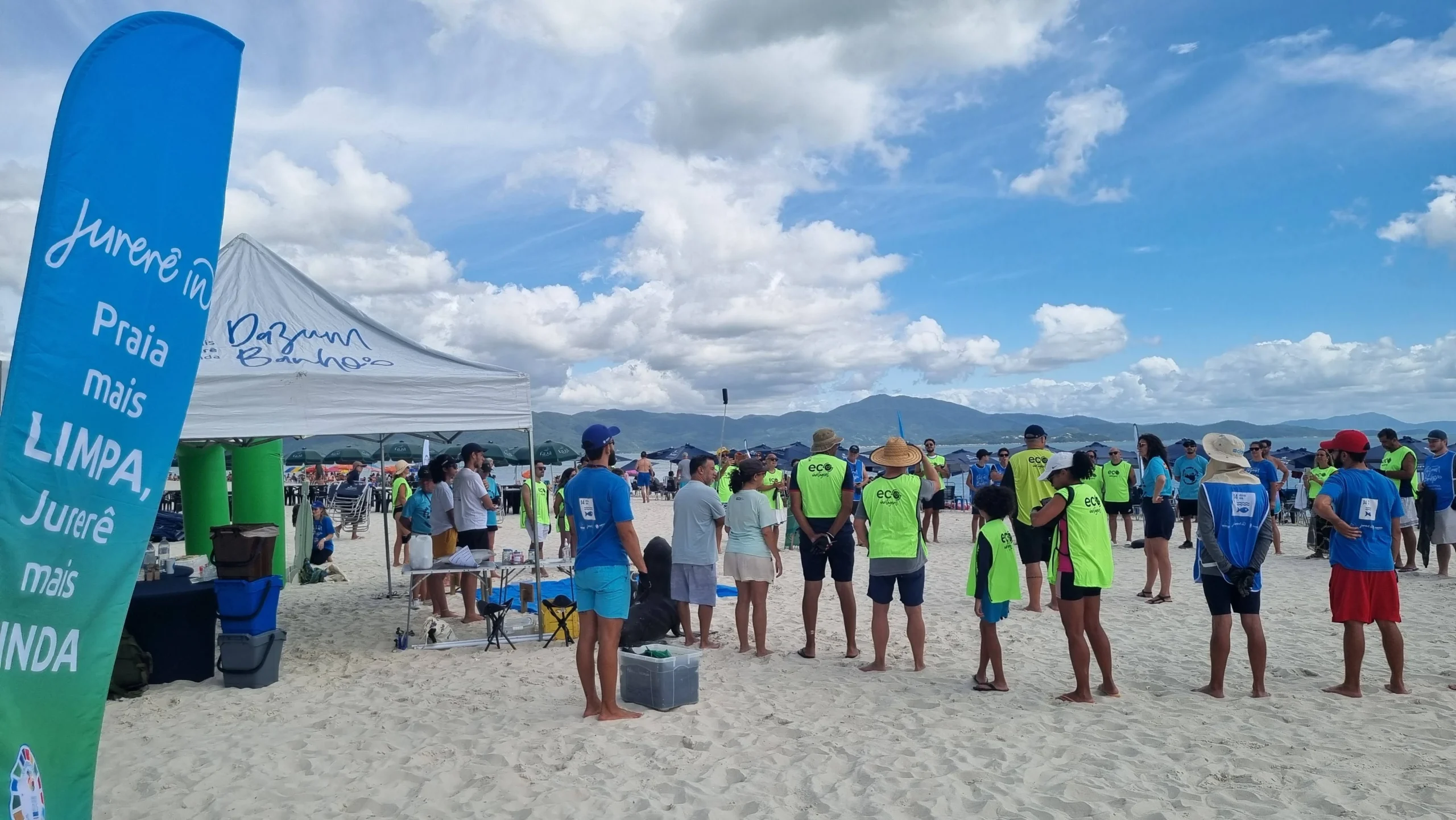 Dazum Banho reúne 100 pessoas em mutirão em Jurerê