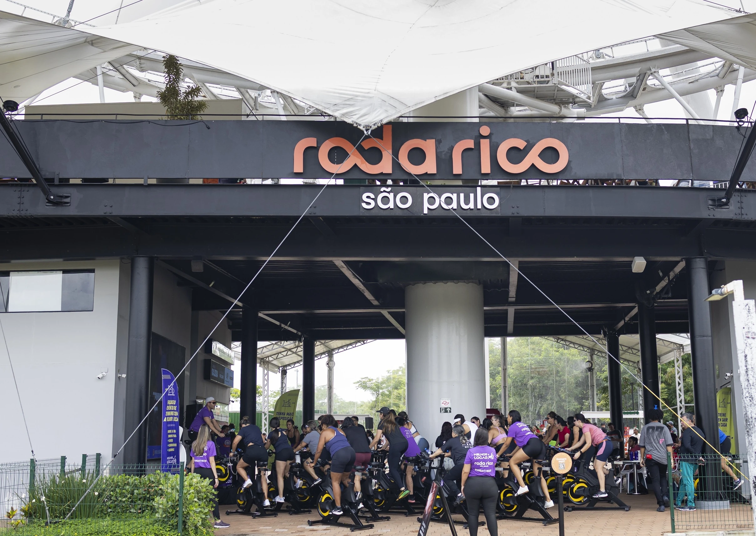 Roda Rico celebra o mês da mulher com aulas de spinning e promoção especial