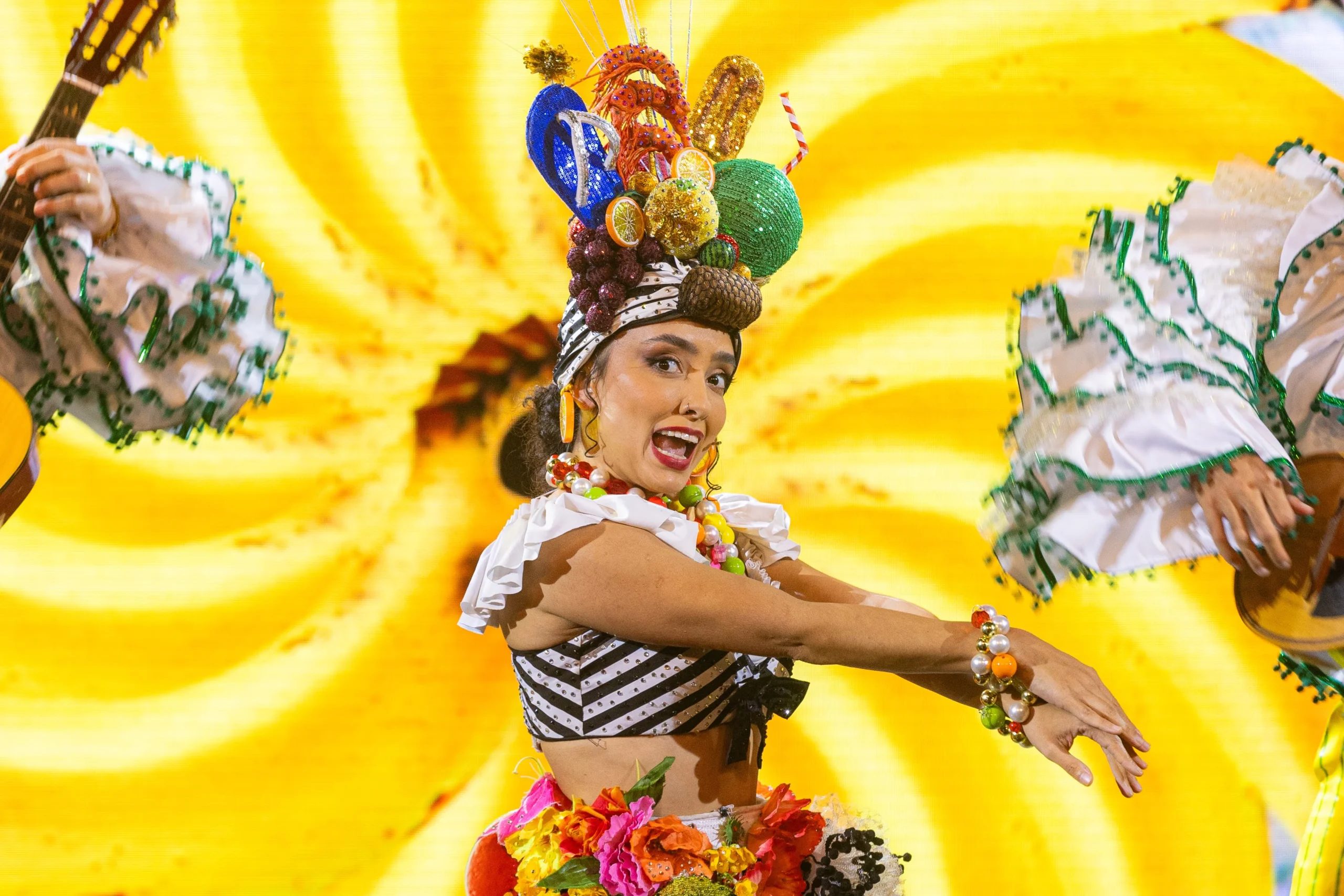 Roxy Dinner Show transforma Copacabana em palco do Brasil