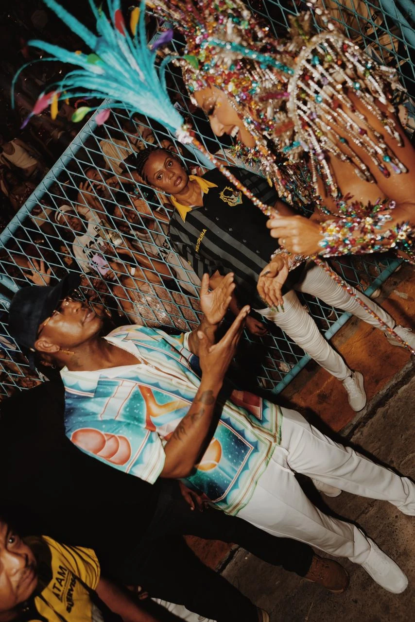 Ne-Yo encontra Sabrina Sato no coração do Carnaval 2 Ne-Yo encontra Sabrina Sato no coração do Carnaval