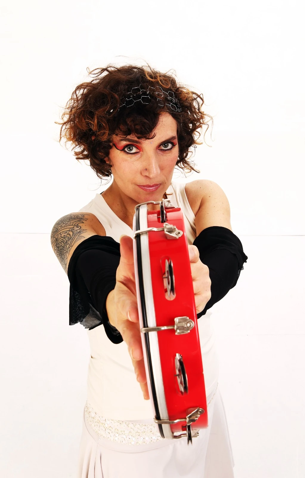 Simone Sou celebra Robertinho Silva em noite percussiva na Gamboa