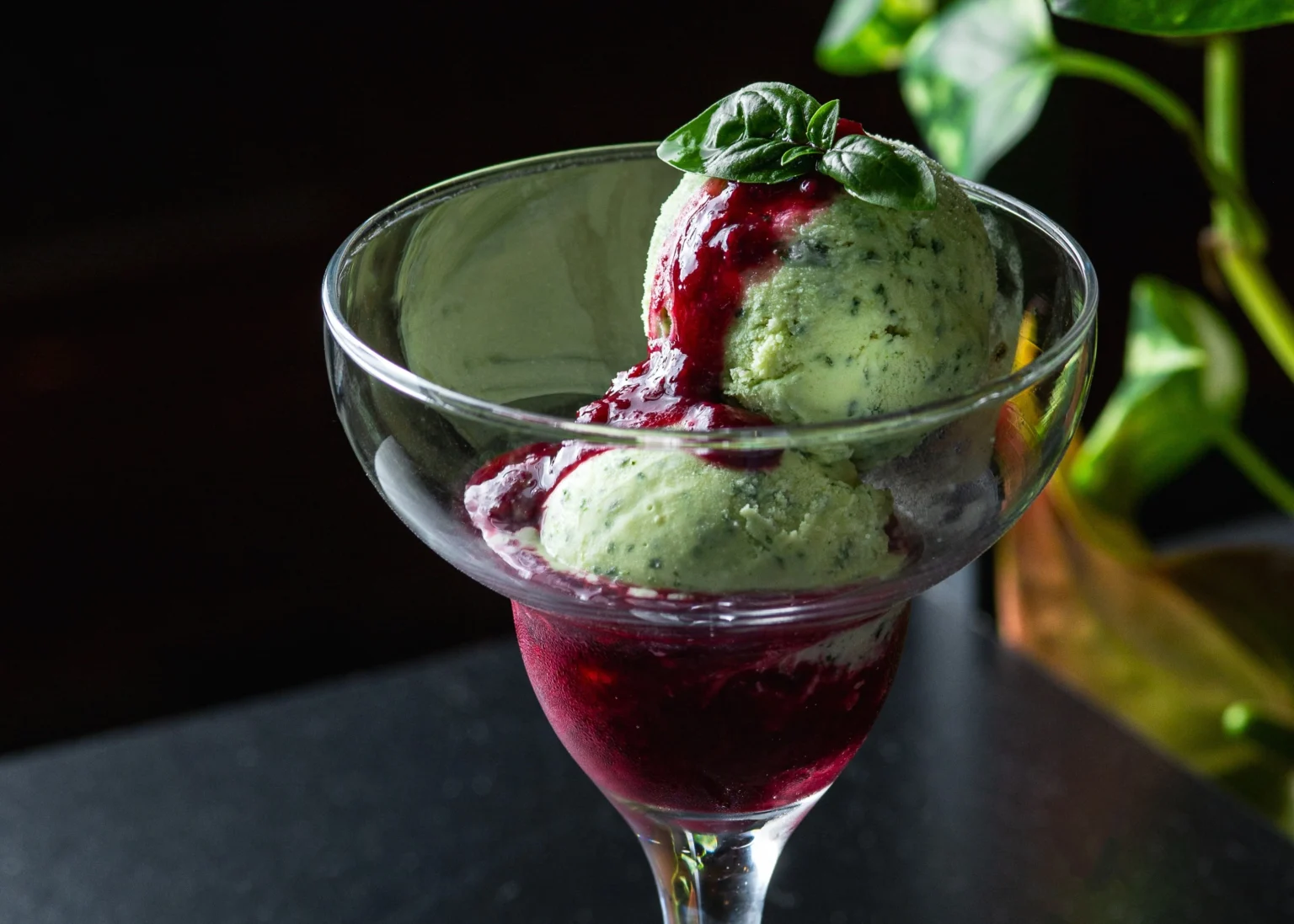 Gorgonzola and basil ice cream redefine summer on Brazil’s coast Sorvete de Manjeric o uma das op es de sobremesa no Restaurante Ra zes. cr dito Linda Laranja.webp