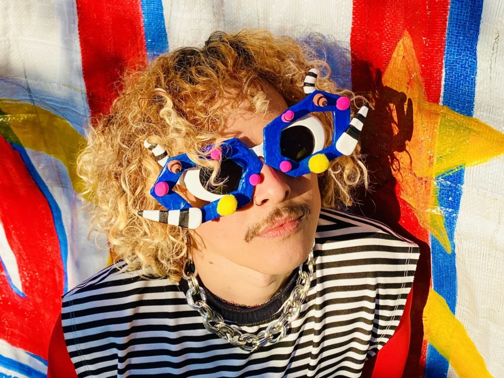 Carnavais da memória viram arte em “Folia dos Seres”