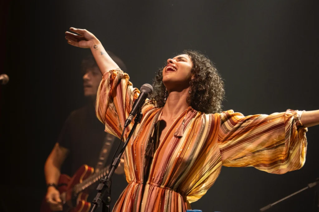 Clariá celebra cantoras da MPB no Palácio da Música