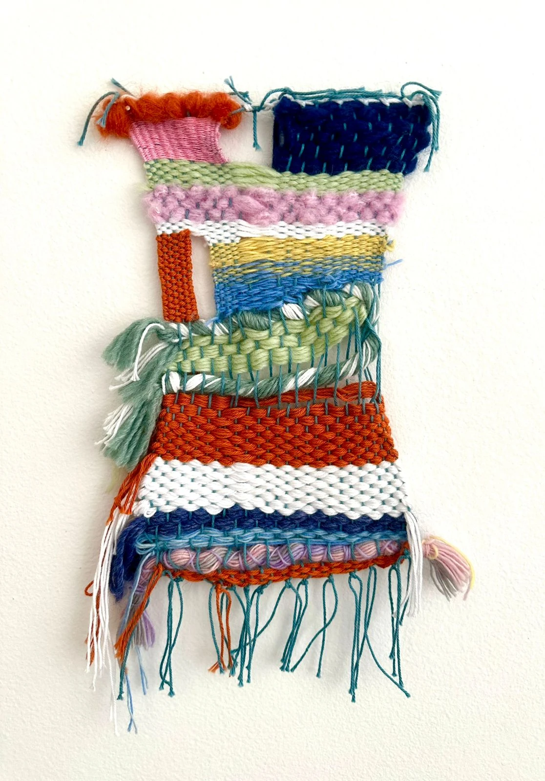 Patrícia Secco tece Brasil e Atlântida no Correios RJ