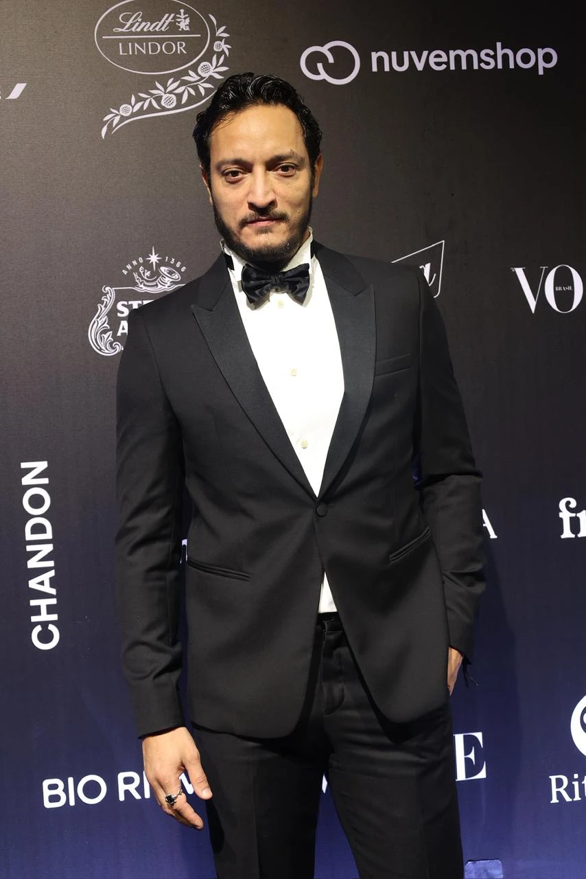 Baile da Vogue toma o Copa com o tema Carnavália