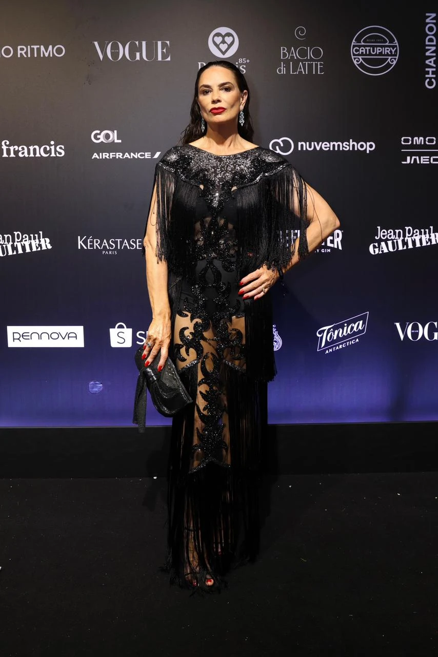 Baile da Vogue toma o Copa com o tema Carnavália