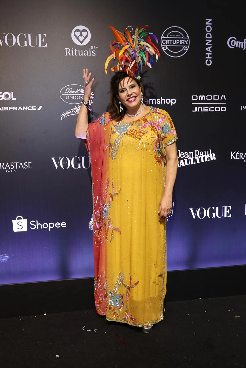 Baile da Vogue toma o Copa com o tema Carnavália