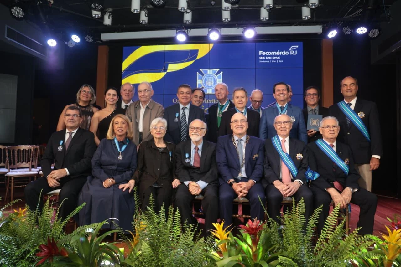 Fecomércio RJ entrega Ordem Estácio de Sá a 16 líderes