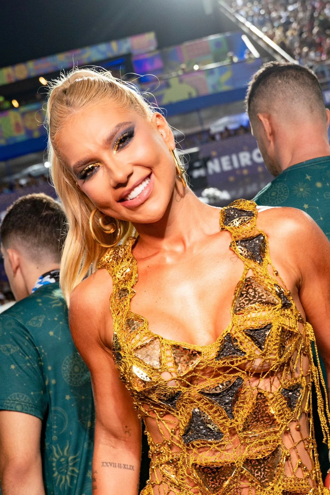 Virginia rouba cena no Camarote Aura durante desfile na Sapucaí 2 Virginia rouba cena no Camarote Aura durante desfile na Sapucaí