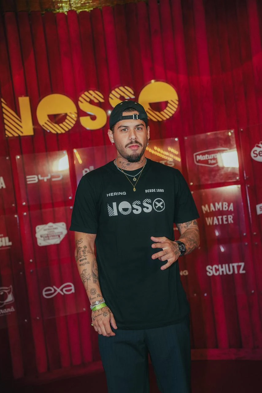 Anitta, Nattan e famosos agitam o NOSSO no Carnaval Rio 2026 9 Anitta, Nattan e famosos agitam o NOSSO no Carnaval Rio 2026