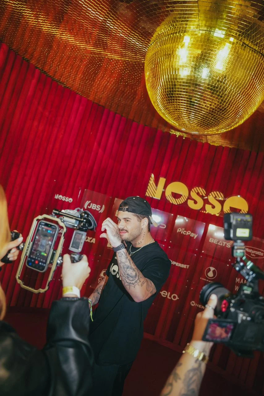 Anitta, Nattan e famosos agitam o NOSSO no Carnaval Rio 2026 7 Anitta, Nattan e famosos agitam o NOSSO no Carnaval Rio 2026