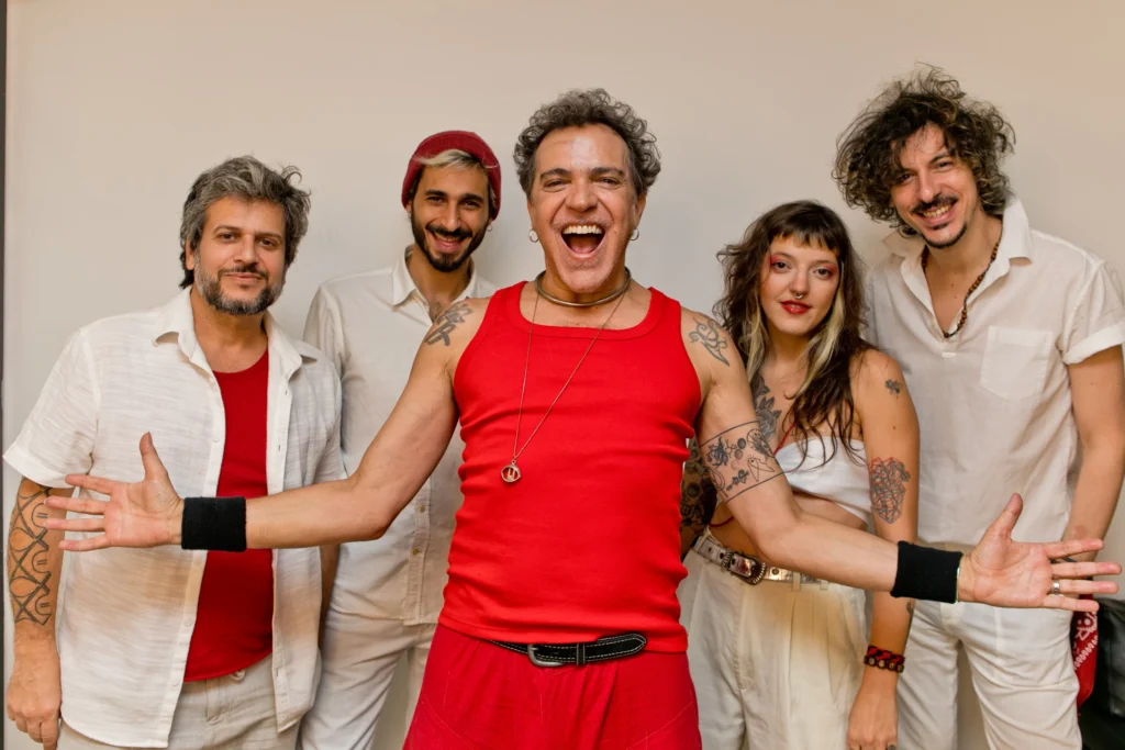 Paulinho Moska estreia show no Uruguai no ¡Hola Rio!