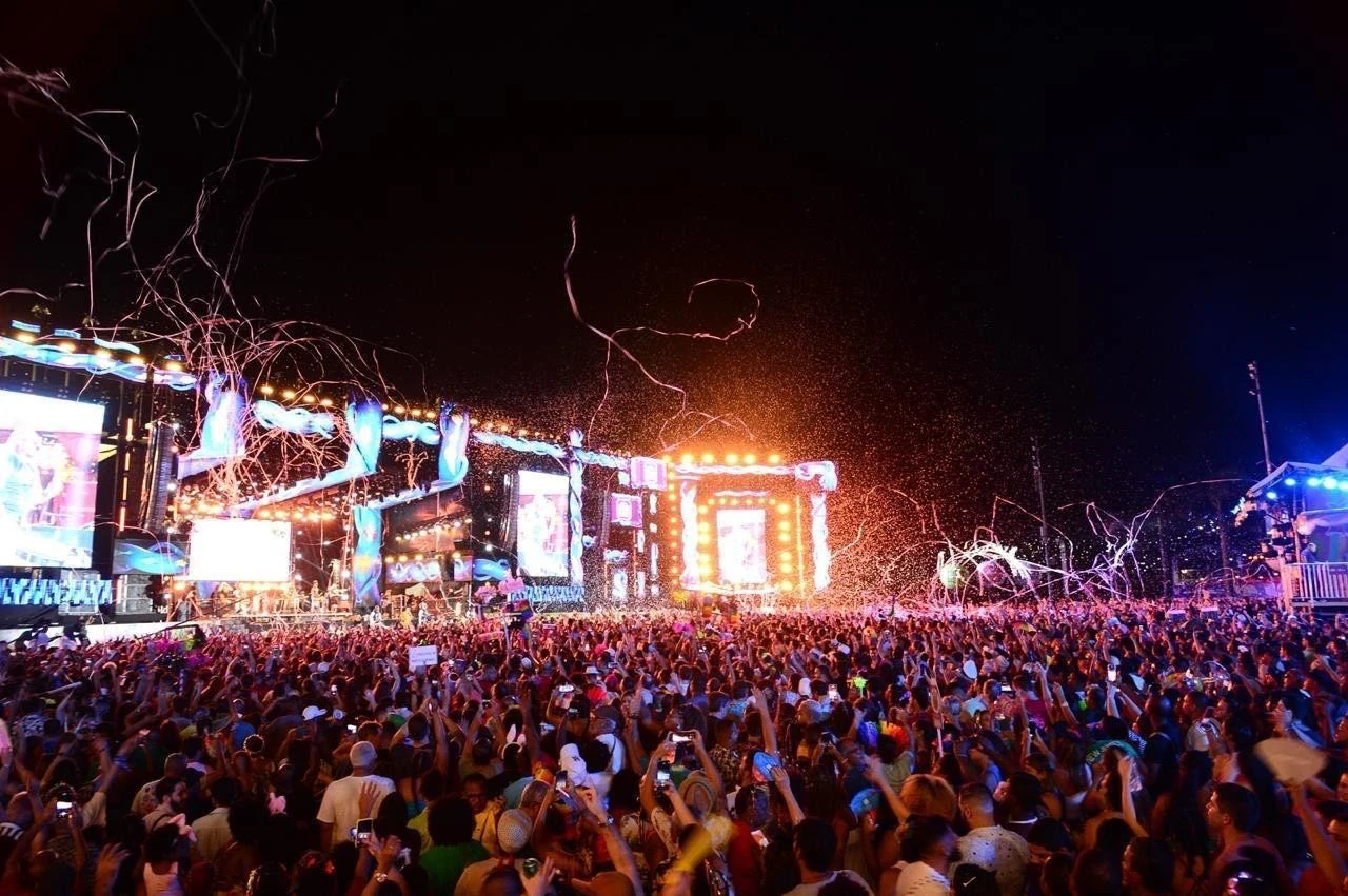 Camarote Marco Zero acelera montagem no Recife Antigo