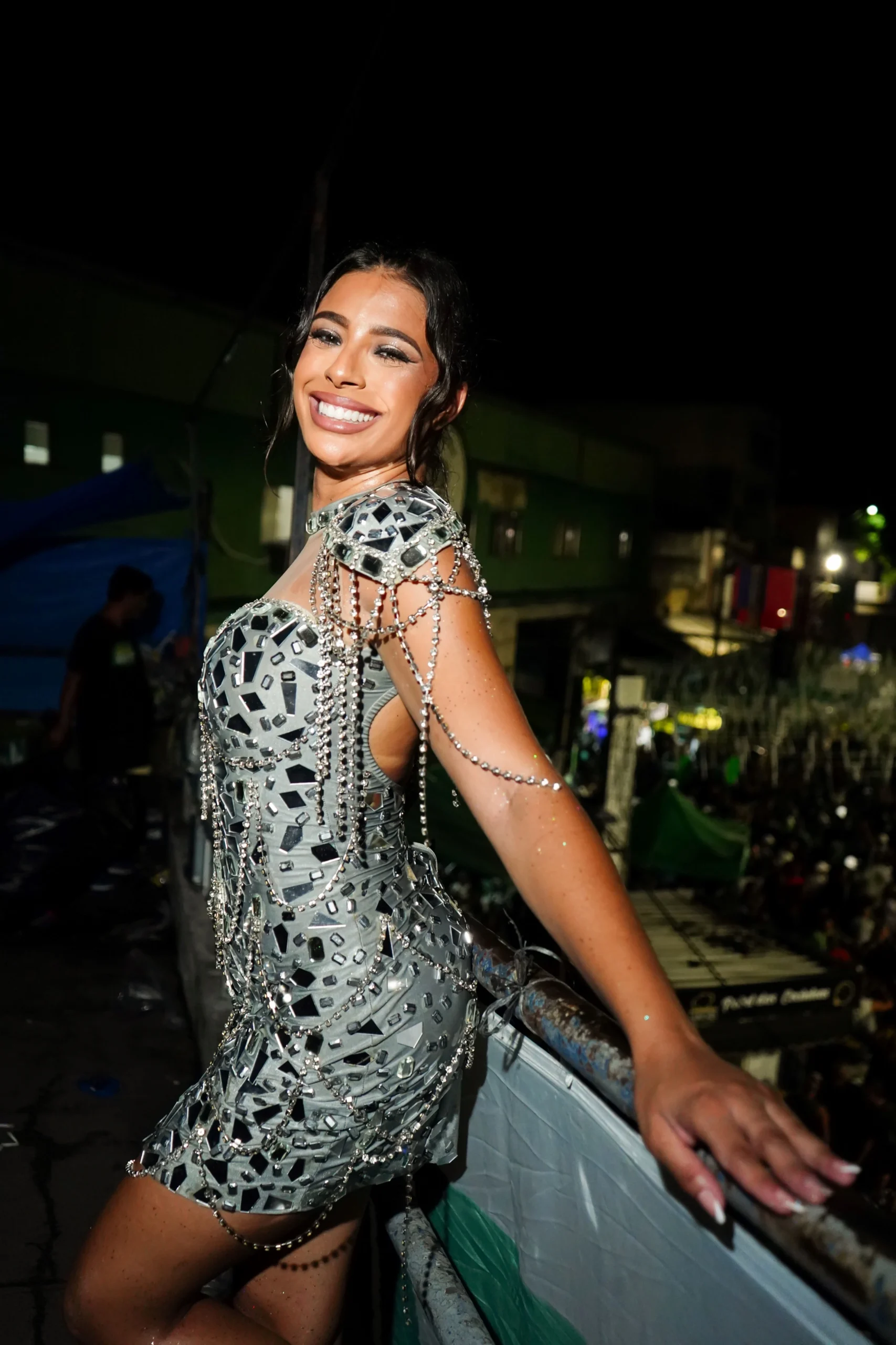 Ana Merhi gets warm welcome at Império Serrano rehearsal