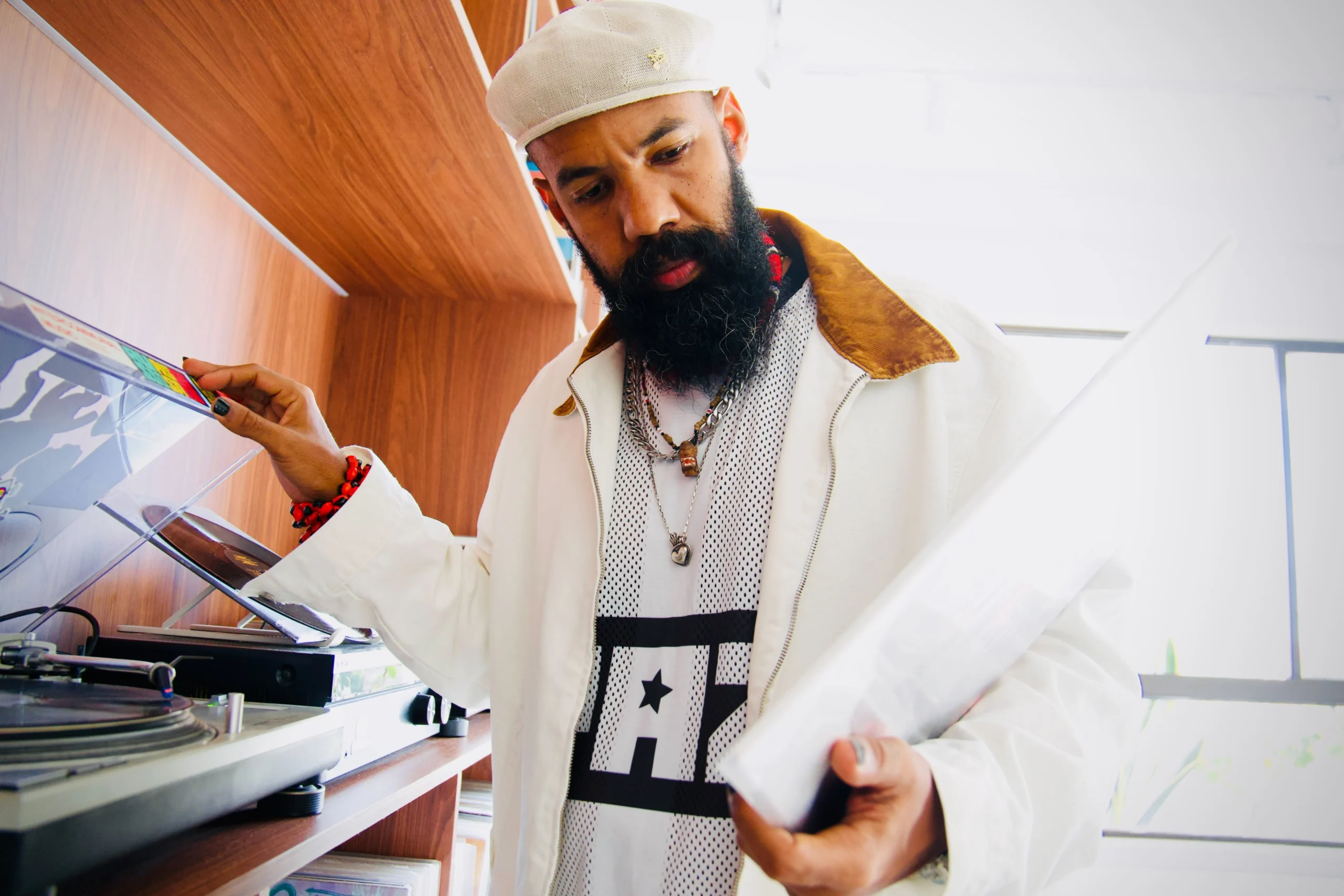 Russo Passapusso customiza Levi's com 