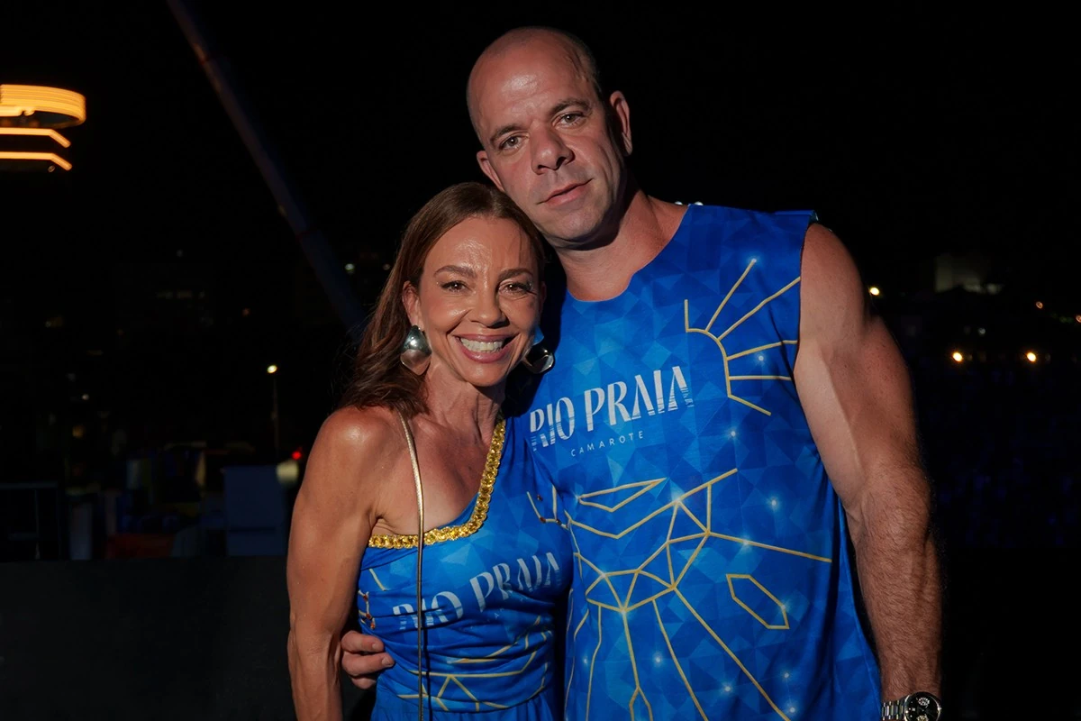 Carla Marins e Hugo Baltazar curtem Carnaval no Rio Praia