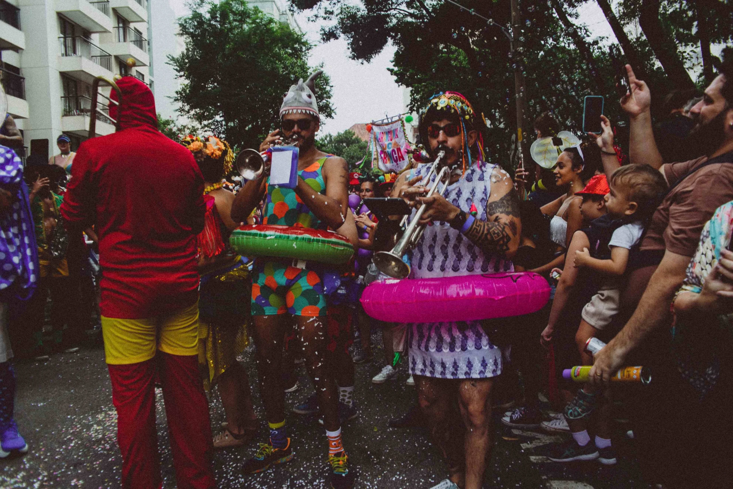 Charanga do França draws 43,000 and redefines São Paulo’s street carnival