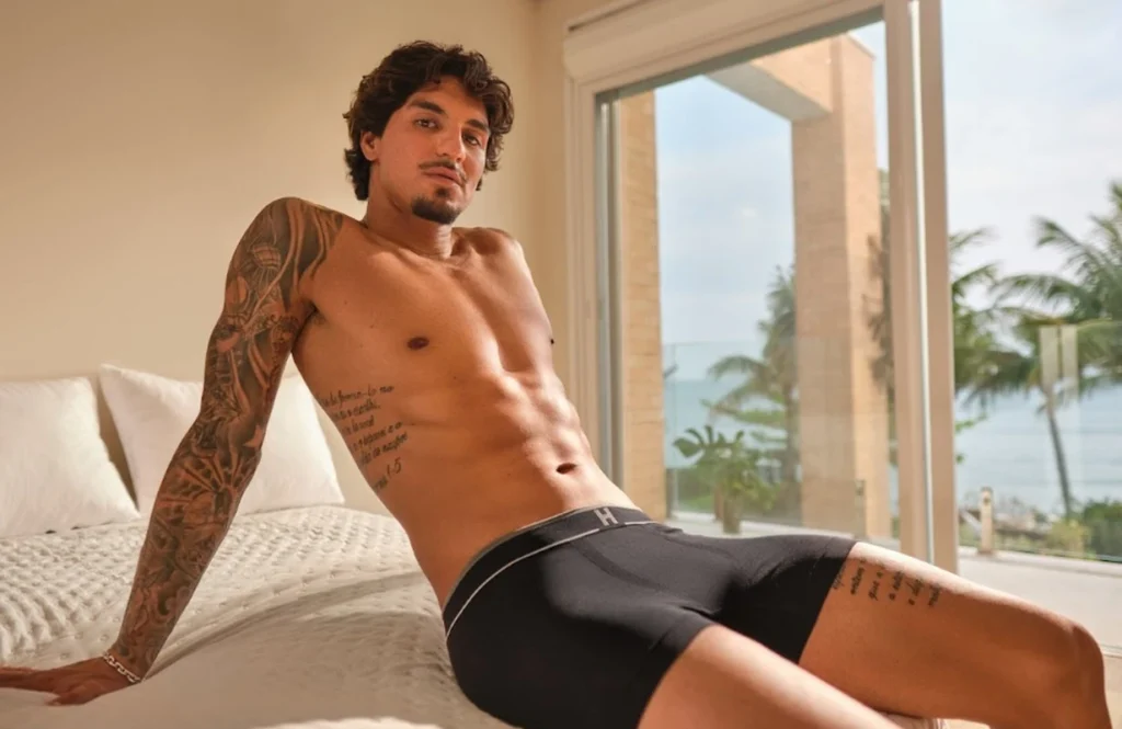 Medina “aposenta” só as cuecas velhas e surpreende a internet