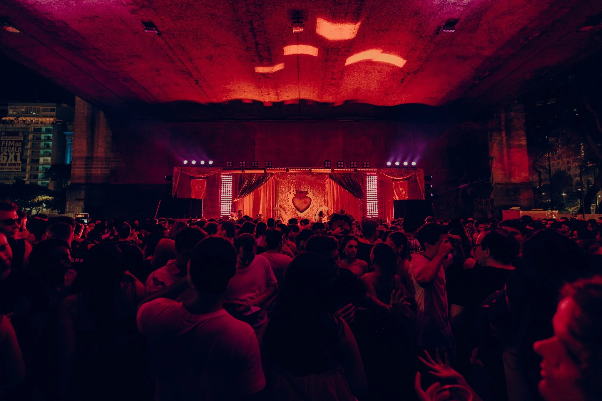 Heavy Love irrumpe en Sapucaí con fiebre