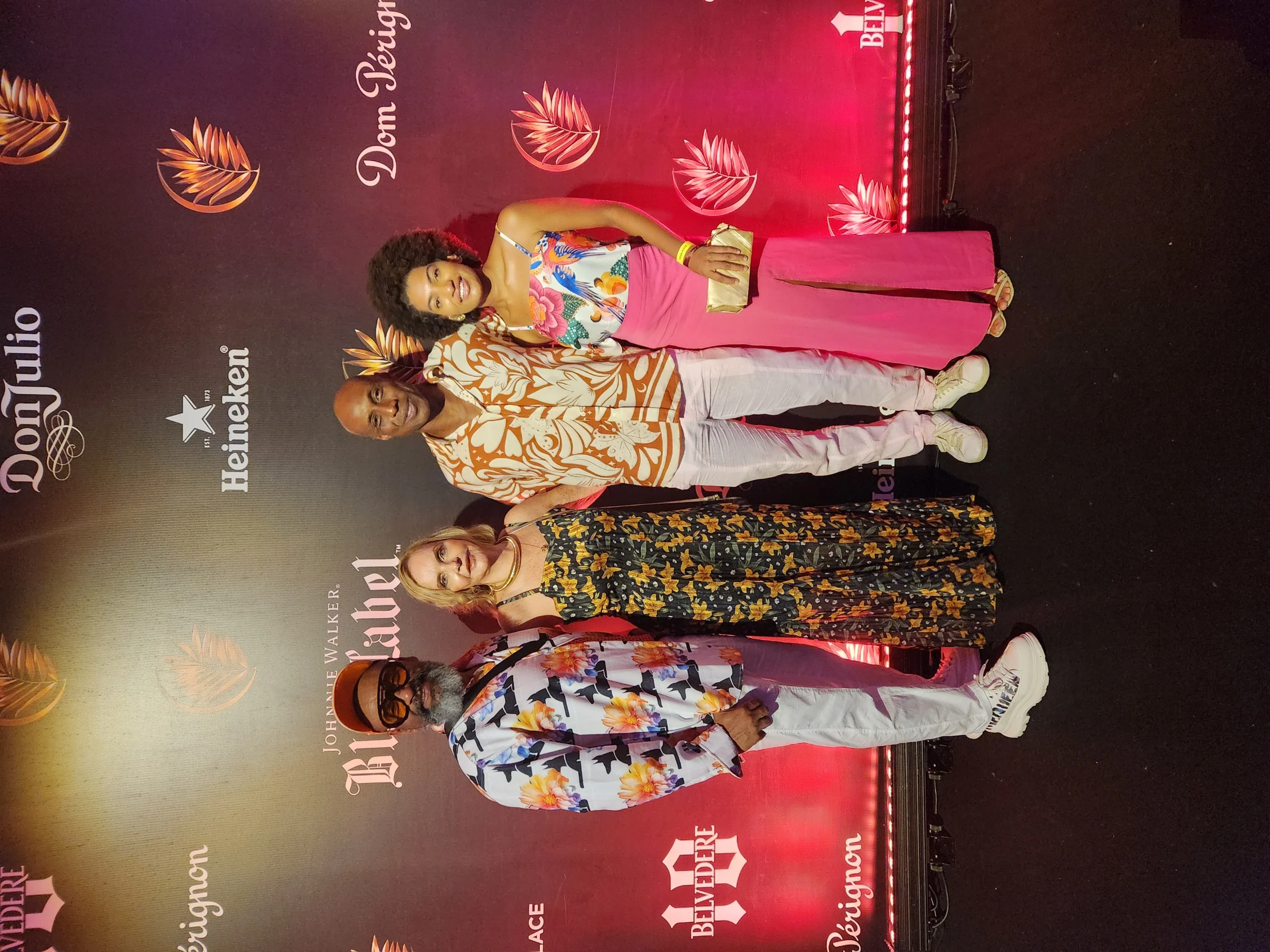 Hermes Inocêncio brilha no Posh Golden Carnival da CARAS