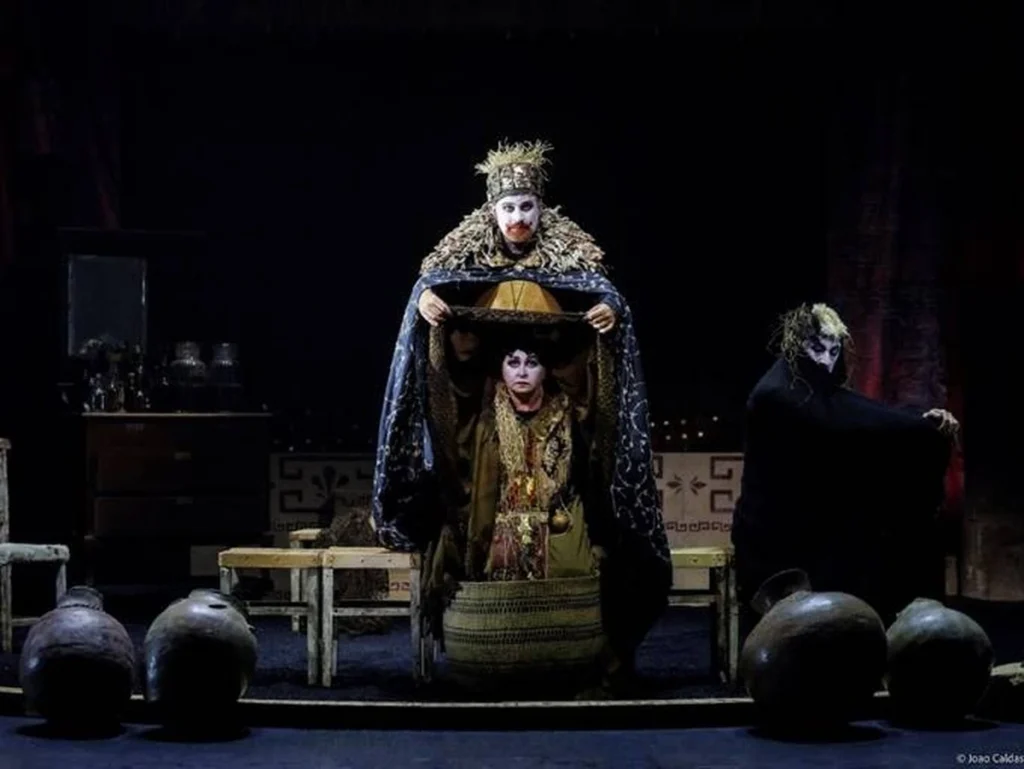 “Medea” prorroga temporada e debate mulheres e envelhecimento