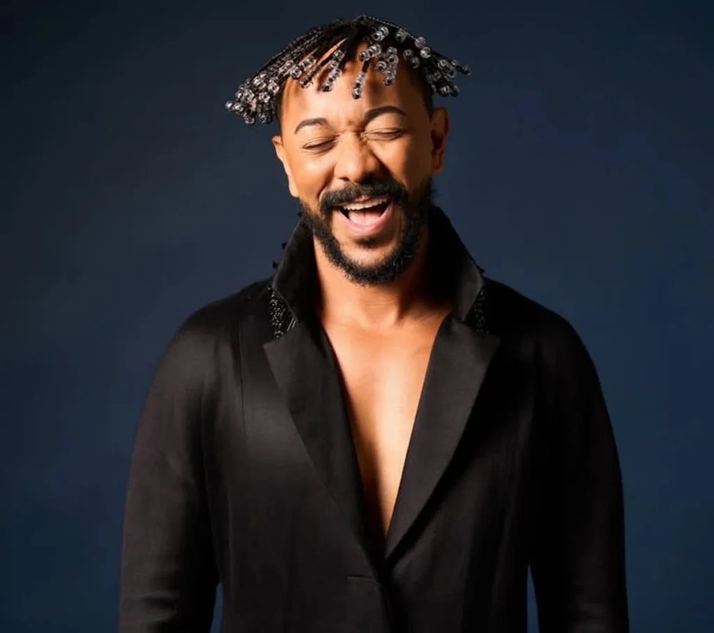 Moisés Navarro brilha na homenagem a Chico Xavier