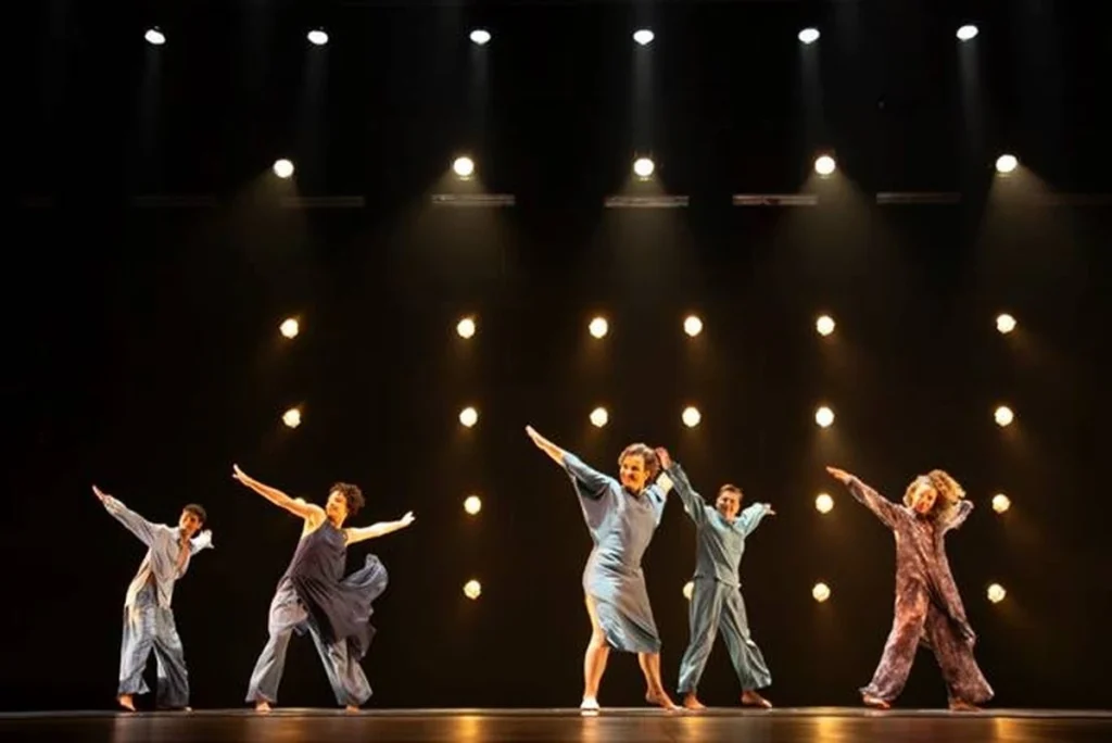 Como Água: dança que transforma o tempo em poesia