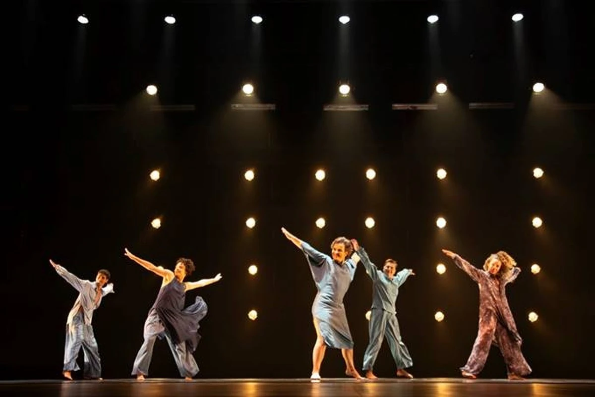 Como Água: dança que transforma o tempo em poesia