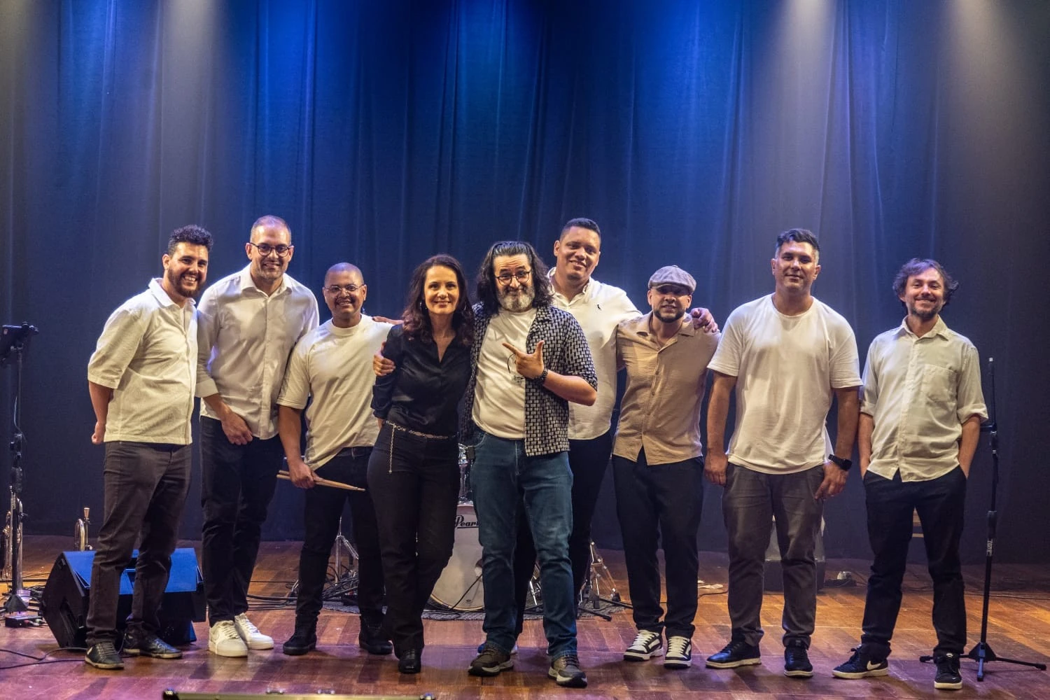 Phil Collins ganha tributo épico no Teatro UNICID em SP