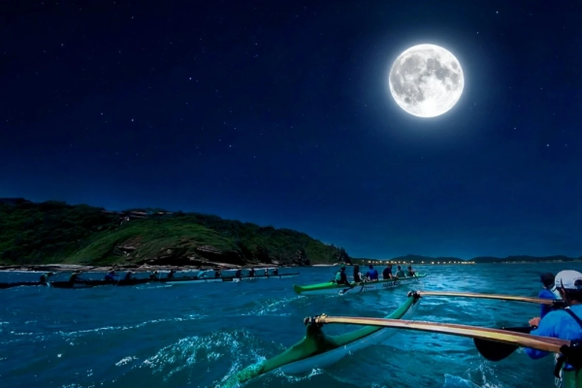 Búzios aposta no turismo sob a lua cheia