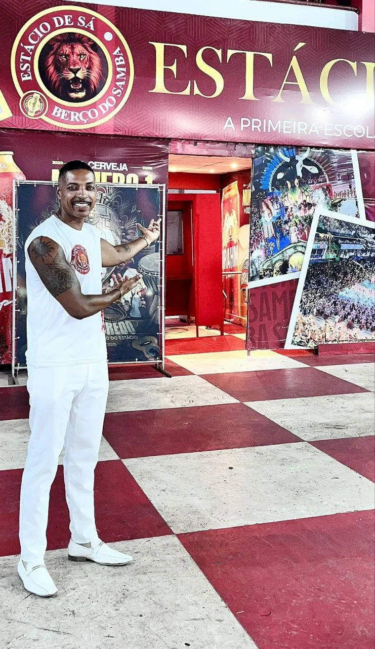 Jeferson Kim realiza sonho e estreia como destaque da Estácio de Sá