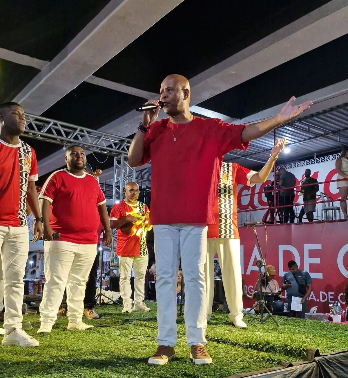 Ronaldo Yllê continúa como voz principal de Alegria de Copacabana en 2027