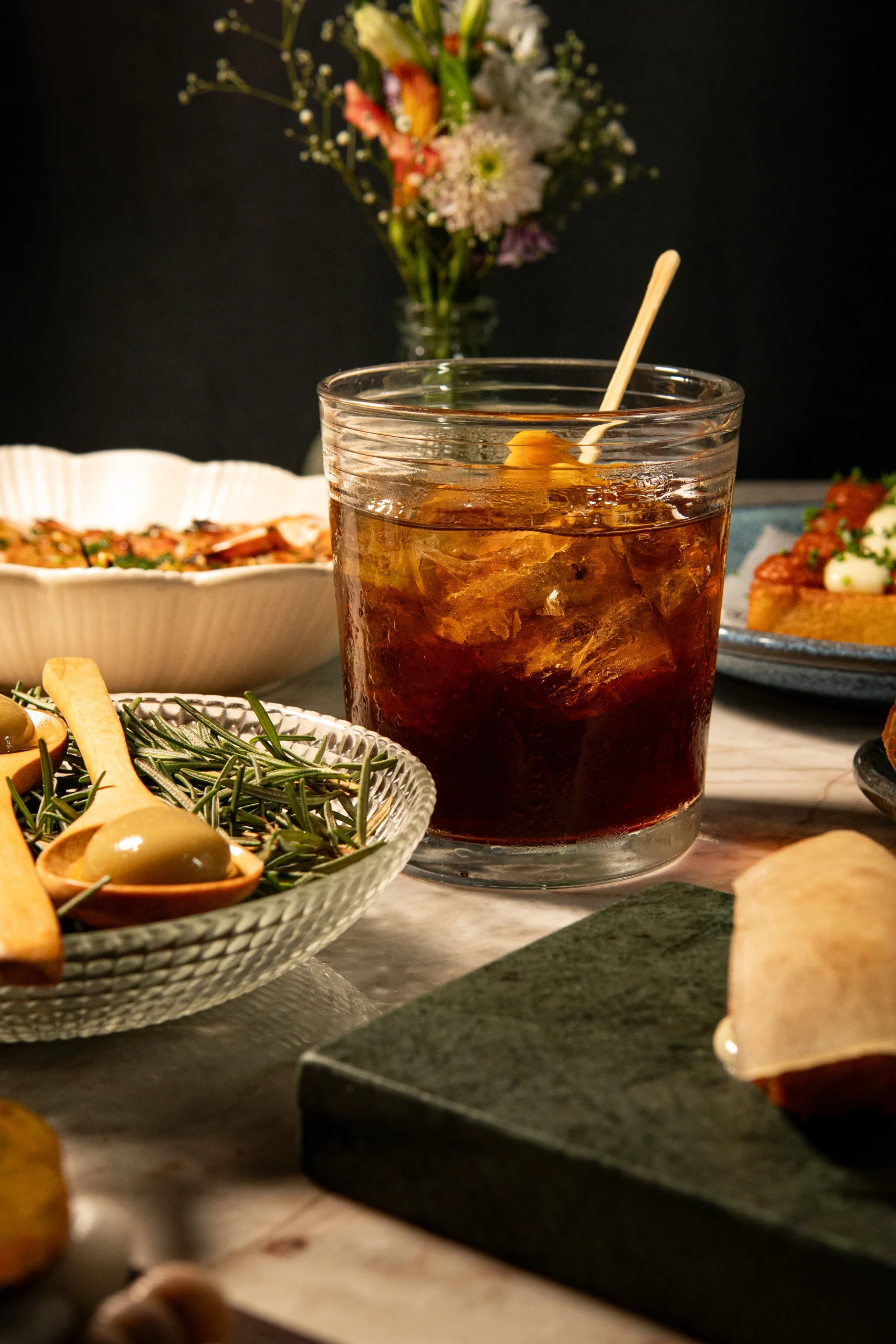 BH adota tradição espanhola: quintas no Parallel ganham ritual de vermute e tapas