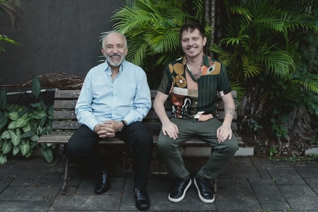 Amilton Godoy e Gabriel Grossi revivem Villa-Lobos em novo álbum Amilton Godoy e Gabriel Grossi revivem Villa-Lobos em novo álbum