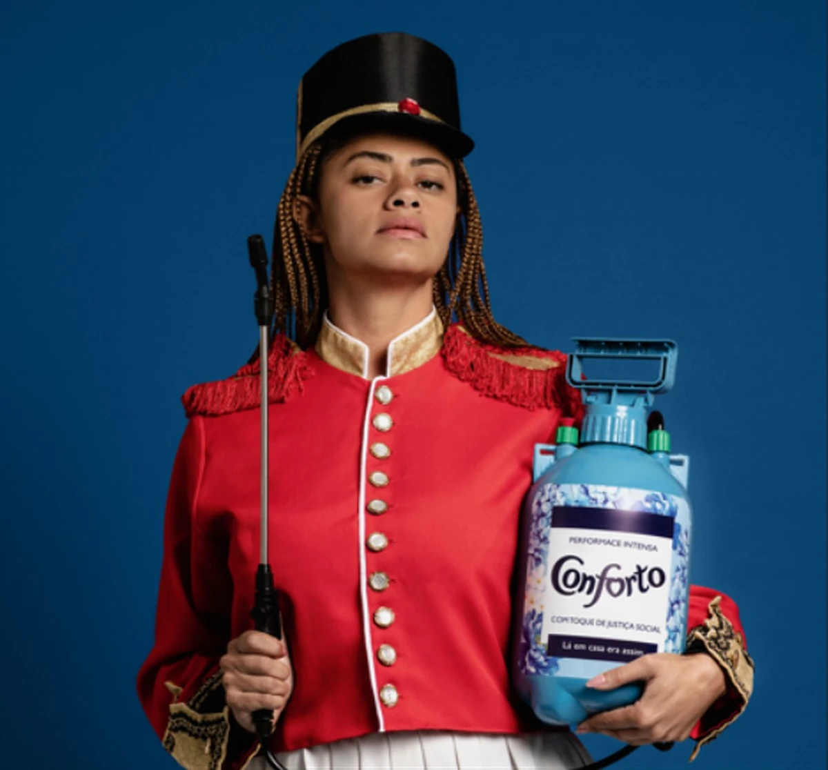 Ana Flavia Cavalcanti revisita passado em “Conforto”