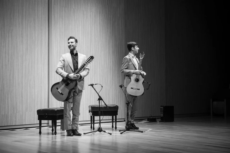 Duo australiano Ziggy & Miles encanta público no Teatro Iguatemi
