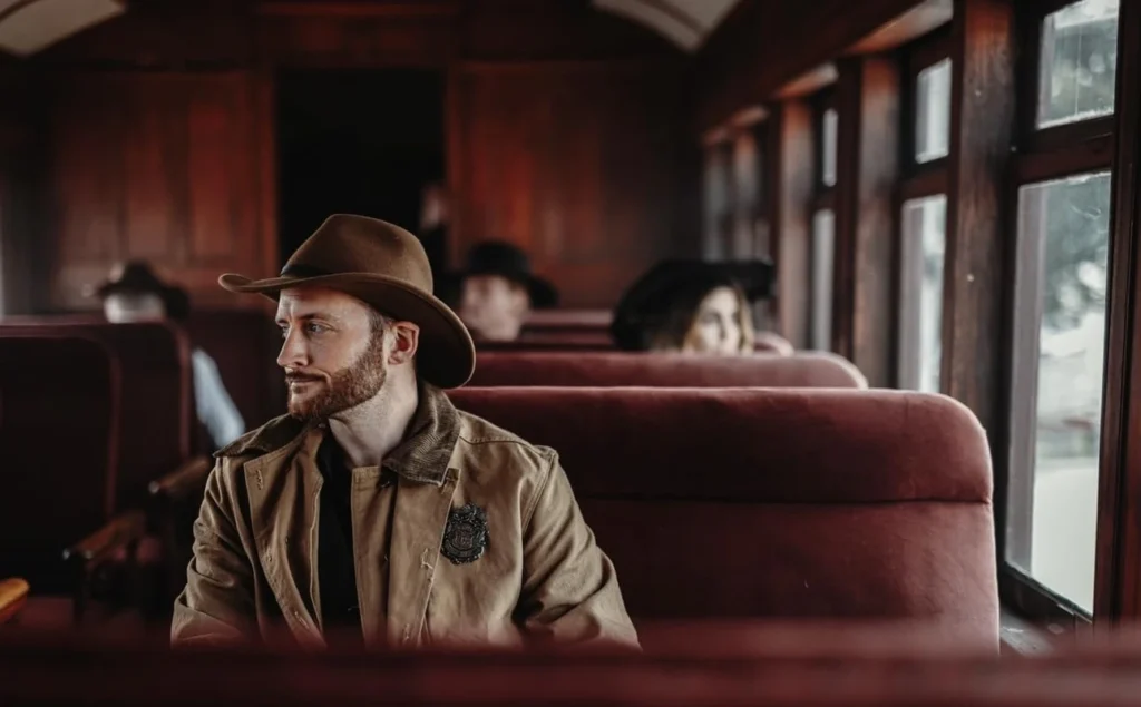 Looke estreia western original com Eric Roberts em março