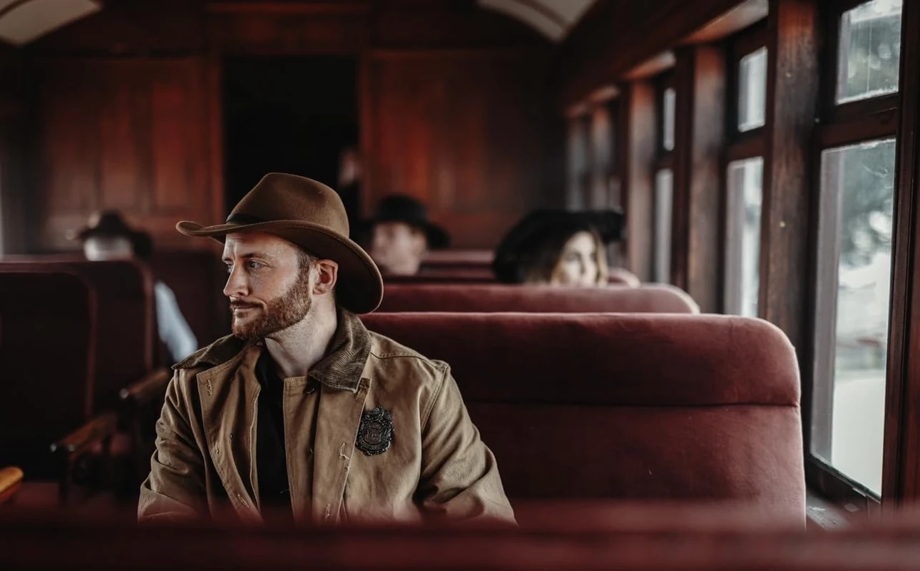 Looke estreia western original com Eric Roberts em março