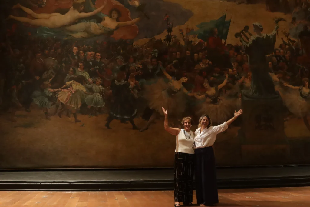 Neta e bisneta de Visconti se emocionam no Theatro Municipal