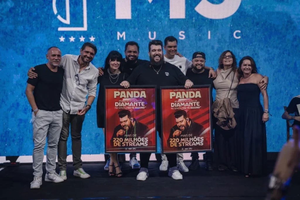 Panda ganha disco de diamante e celebra fase histórica