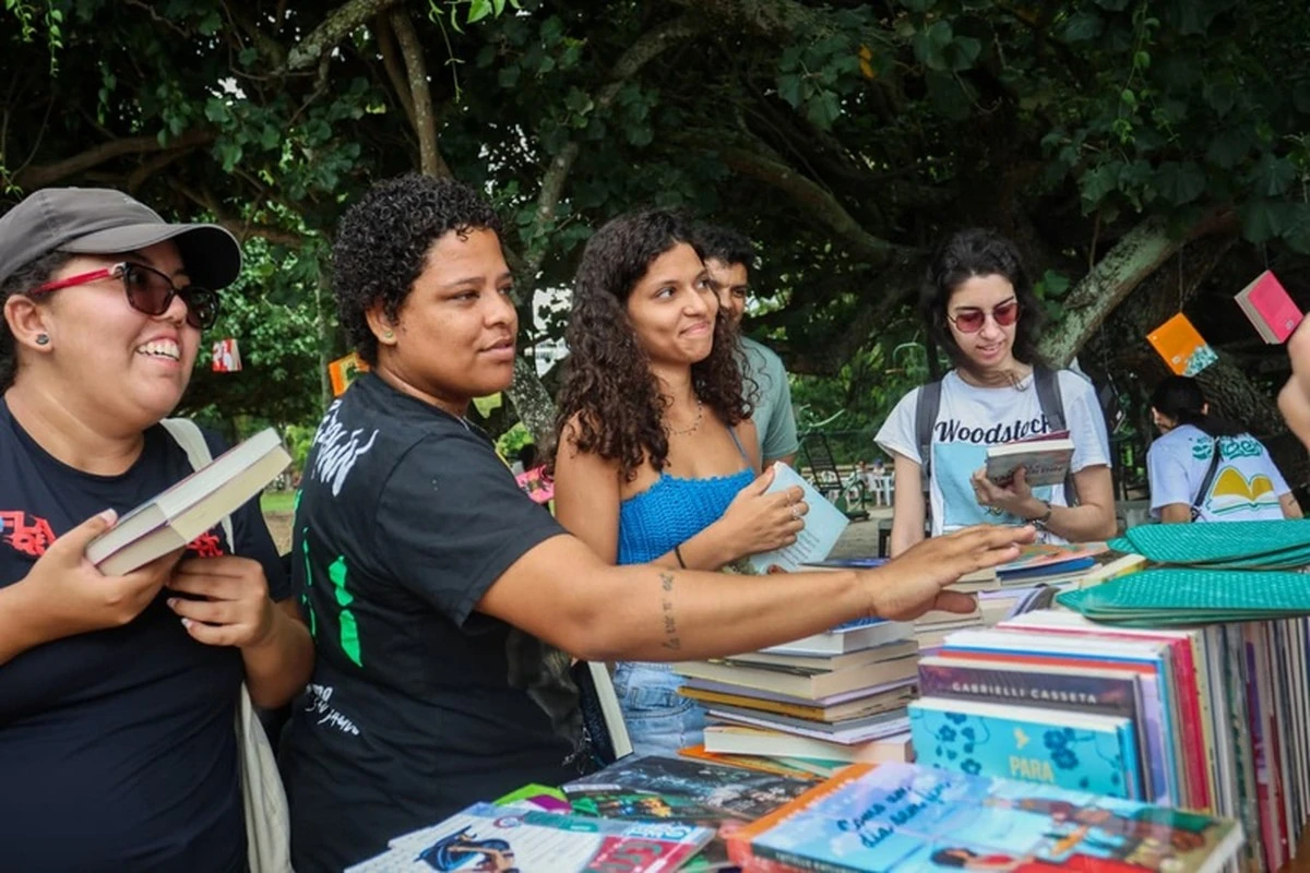 Leituraço no Caribrejo leva literatura viva à praia